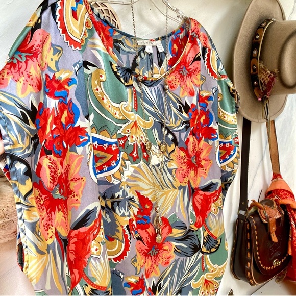 Beautiful boho blouse w paisley floral vibe resort vacay feel. - Picture 4 of 13